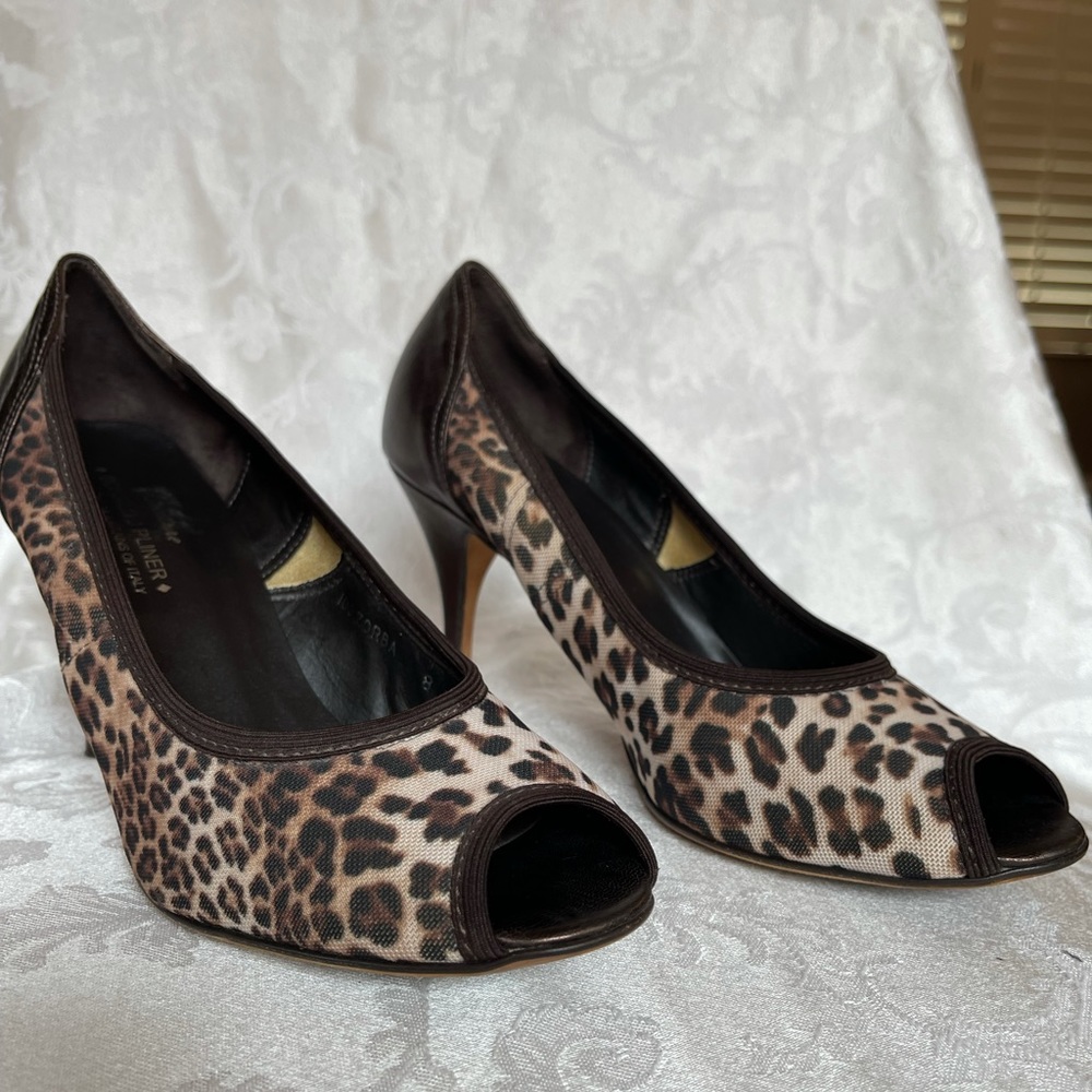 Couture Donald J Pliner sophisticatedleopard pumps